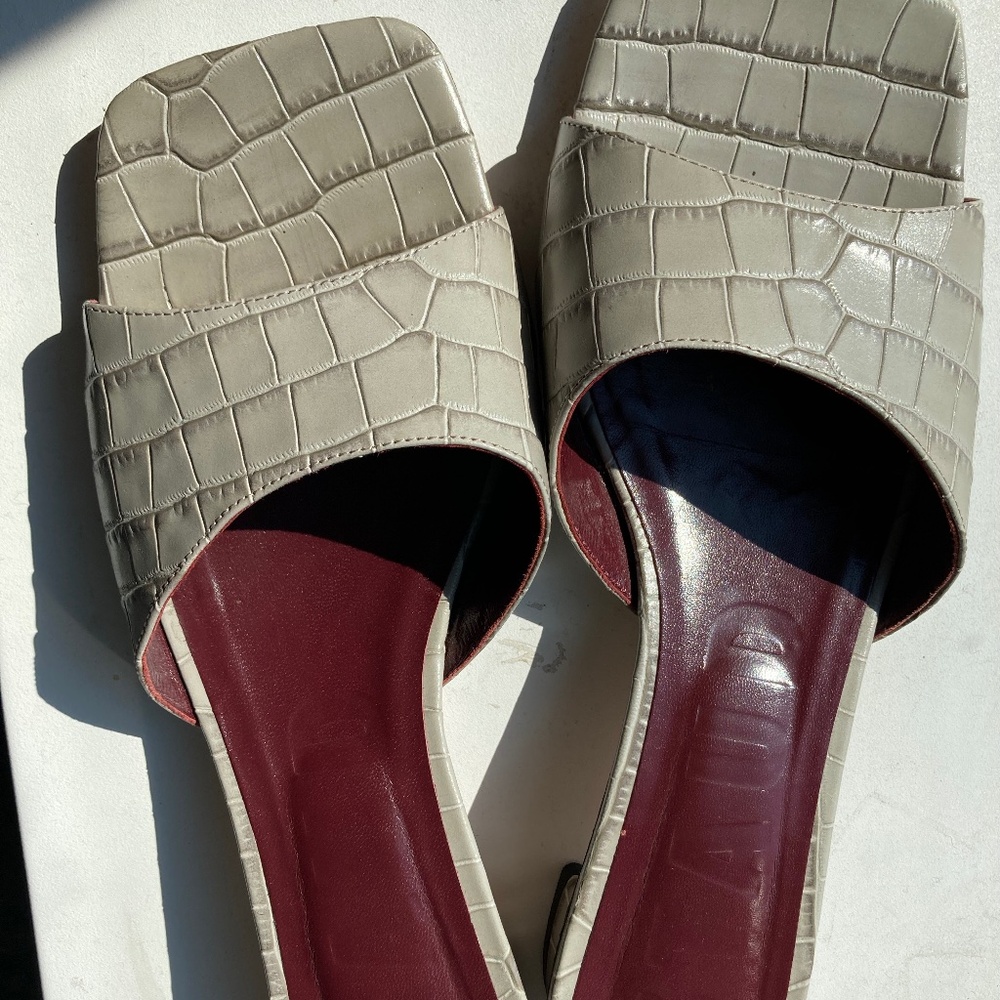 Simone croc embossed sand